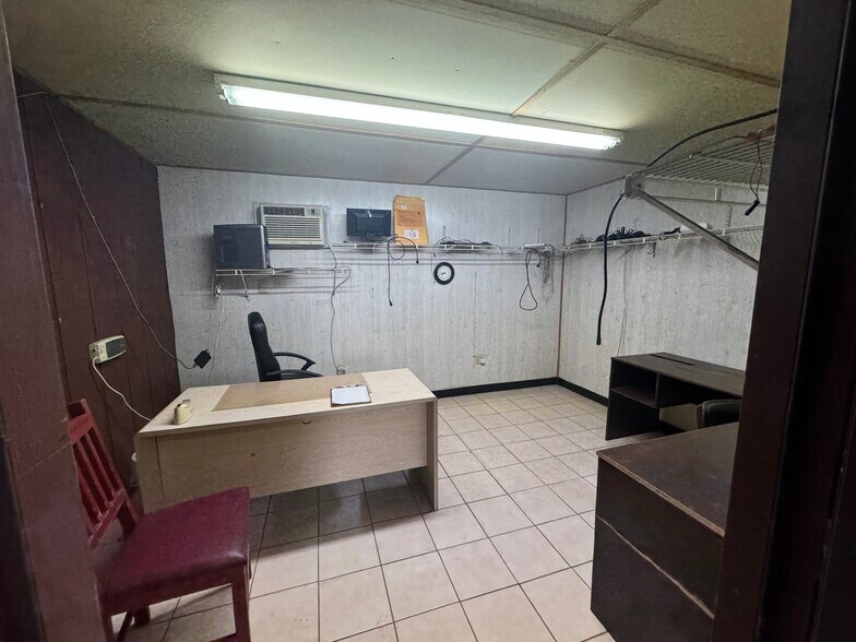 More Photos Of 109 Broad St, Hawkinsville Restaurant For Sale