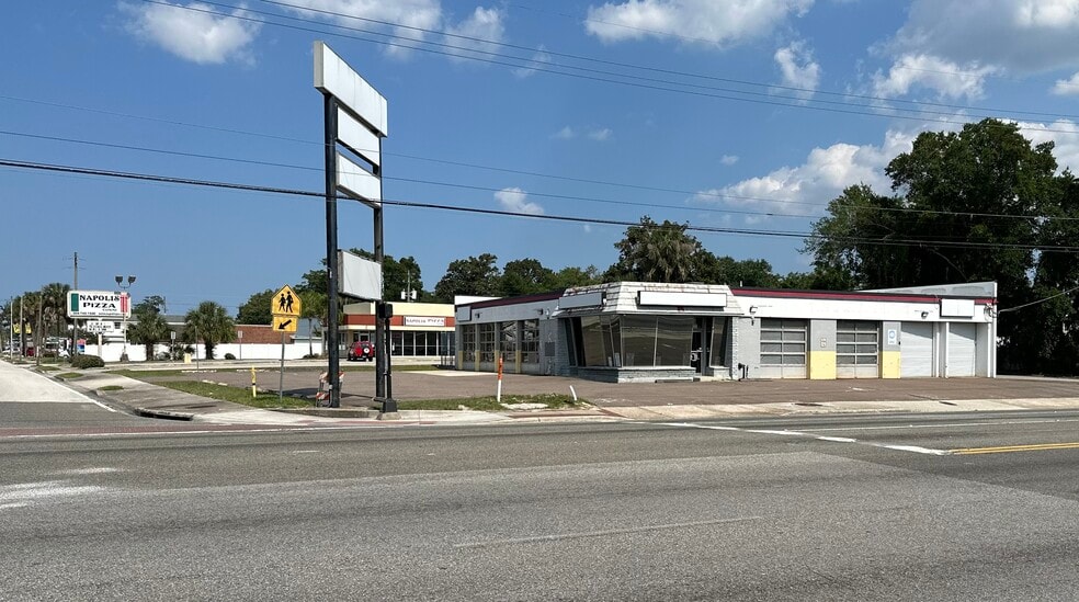 More Photos Of 1227 University Blvd N, Jacksonville Auto Repair For Sale