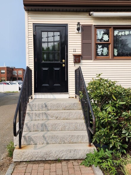 More Photos Of 11 Bartlet St, Andover Storefront Retail Office For Lease