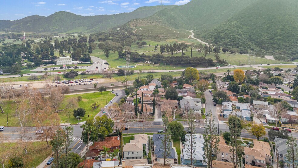 More Photos Of 2907 W Riverside Dr, Burbank Apartments For Sale