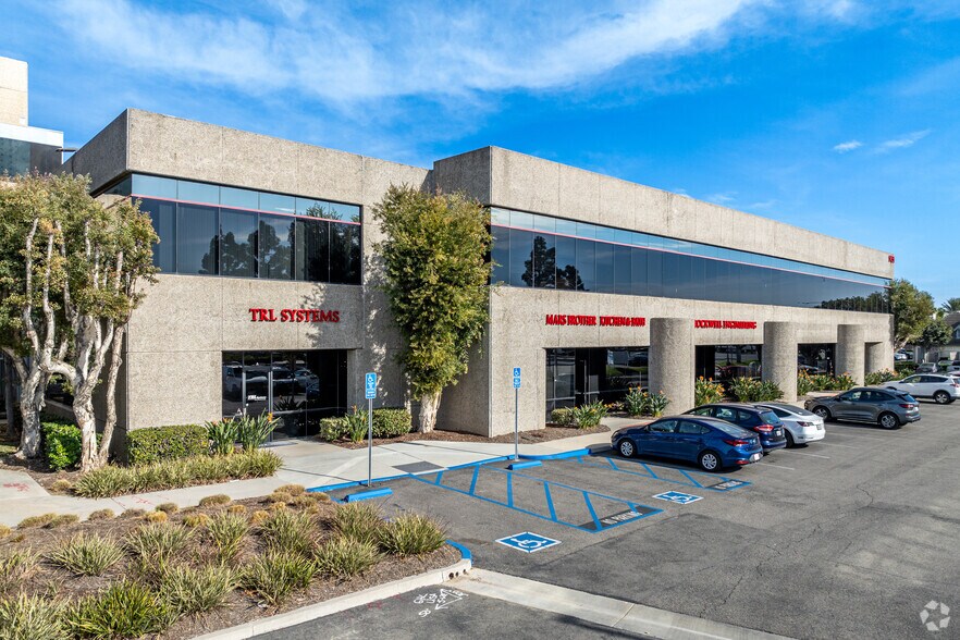 More Photos Of 1451 Edinger Ave, Tustin Showroom For Lease