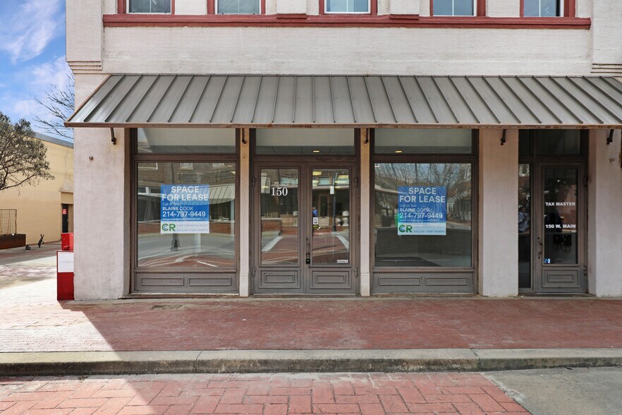 More Photos Of 150 W Main St, Lewisville Bar For Lease