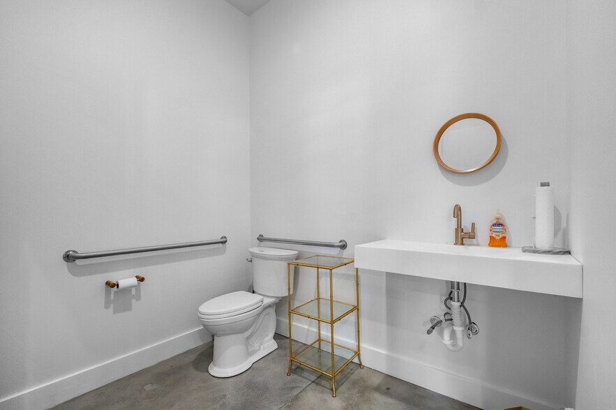 More Photos Of 124 S Joplin Ave, Joplin Warehouse For Sale