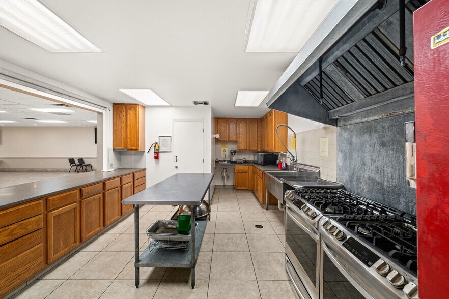 More Photos Of 917 SE 47th Ter, Cape Coral Restaurant For Sale