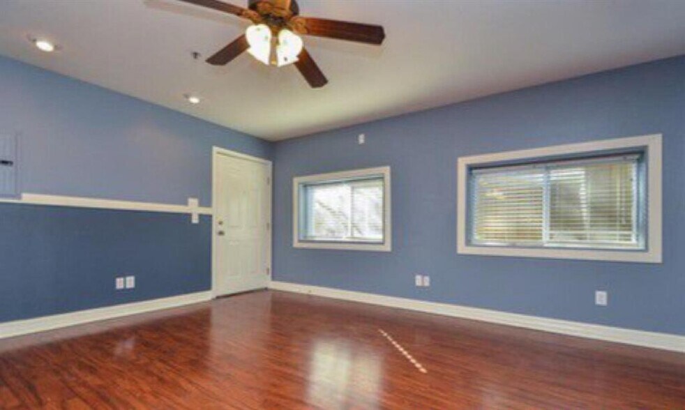 More Photos Of 7648 Broadview Dr, Houston Apartments For Sale