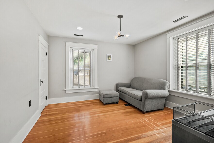 More Photos Of 720 Poyntz Ave, Manhattan Office For Sale