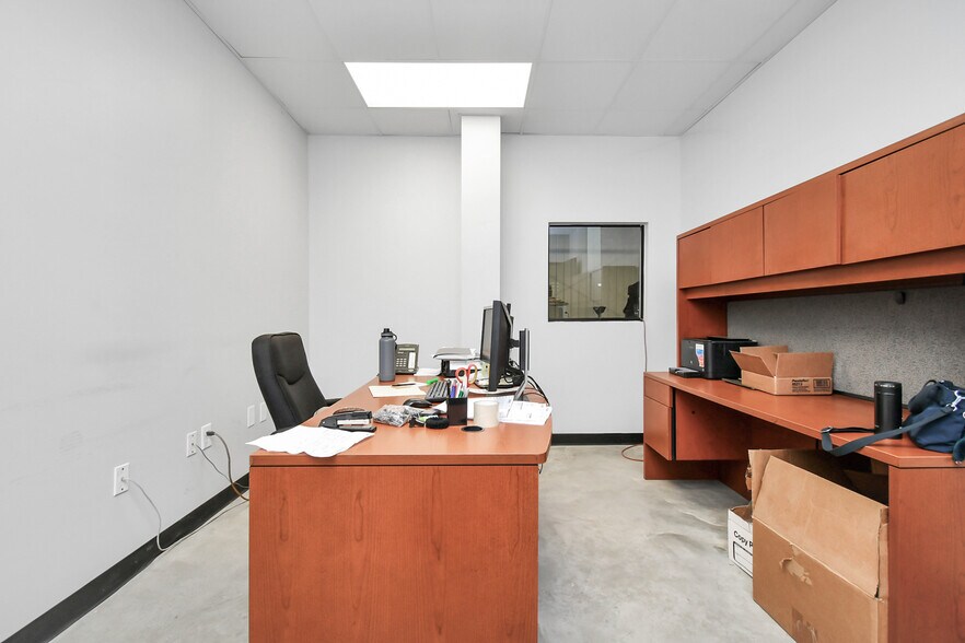 More Photos Of 12506 Taylor Rd, Houston Warehouse For Sale