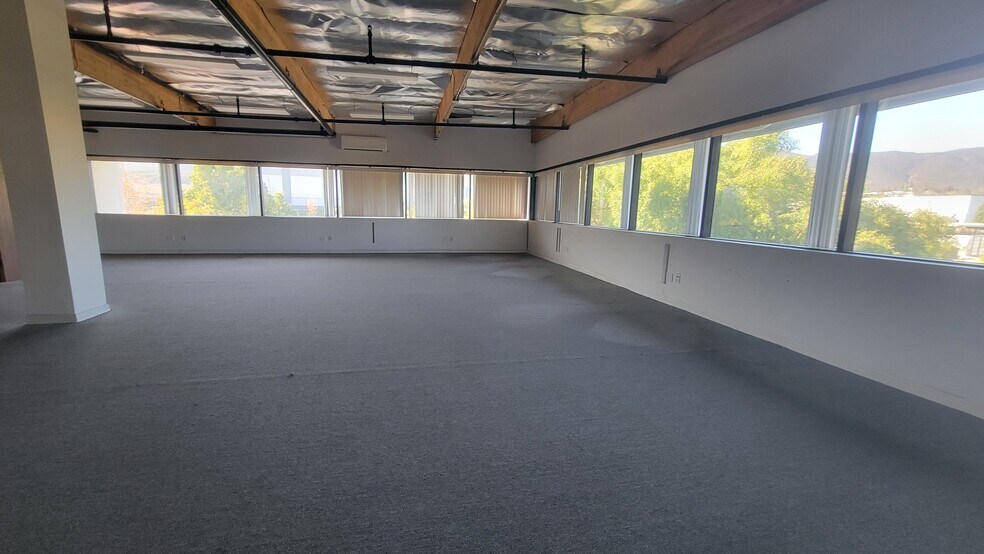 More Photos Of 42445 Avenida Alvarado, Temecula Warehouse For Lease