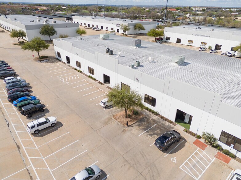 More Photos Of 3912 Gattis School Rd, Round Rock Warehouse For Lease
