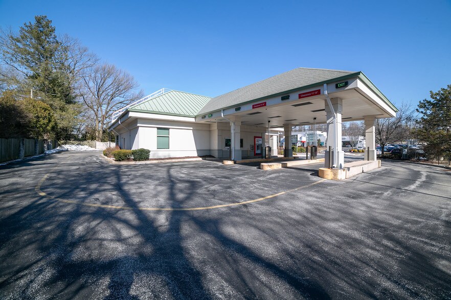 More Photos Of 414 W Lancaster Ave, Devon Bank For Lease