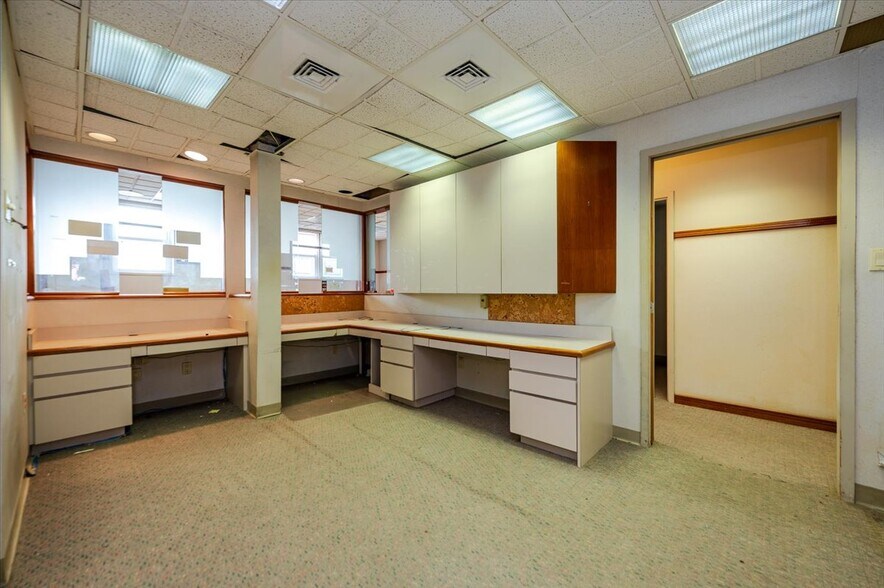 More Photos Of 195 N Village Ave, Rockville Centre Office For Sale