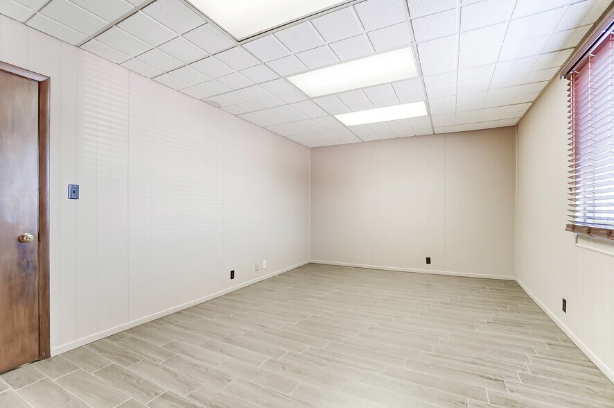 More Photos Of 112-120 N West St, Lima Storefront Retail Office For Lease