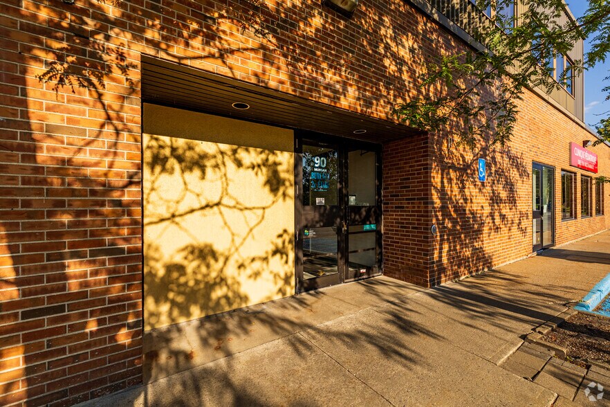 More Photos Of 90 Rue Morgan, Baie-d'Urfé General Retail For Lease