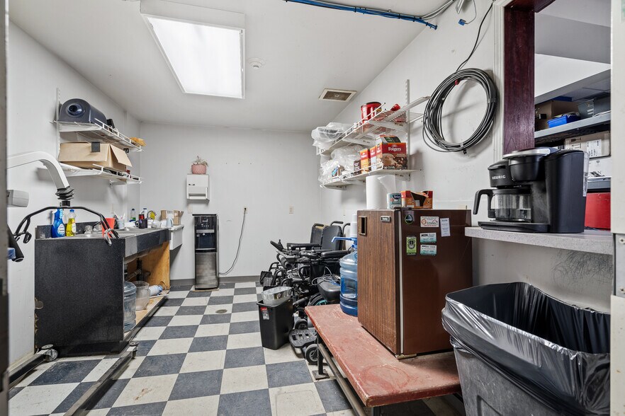 More Photos Of 6601 43 St, Lloydminster Storefront Retail Office For Sale