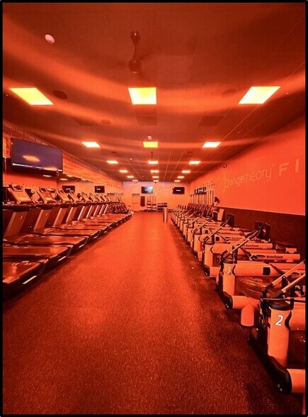 More Photos Of 139 N San Fernando Blvd, Burbank Storefront For Sale