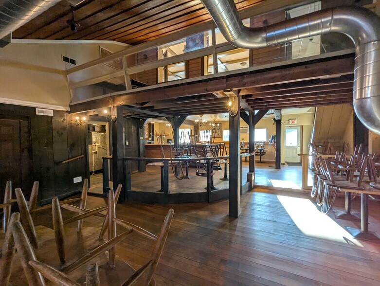 More Photos Of 17 Main St, Ballston Lake Restaurant For Lease