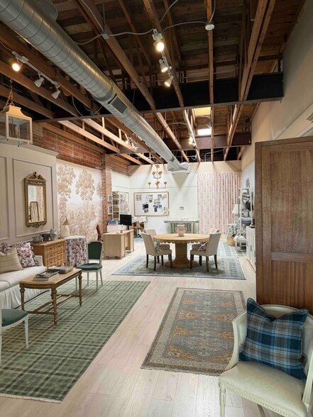 More Photos Of 5037 Willis Ave, Dallas Storefront For Lease