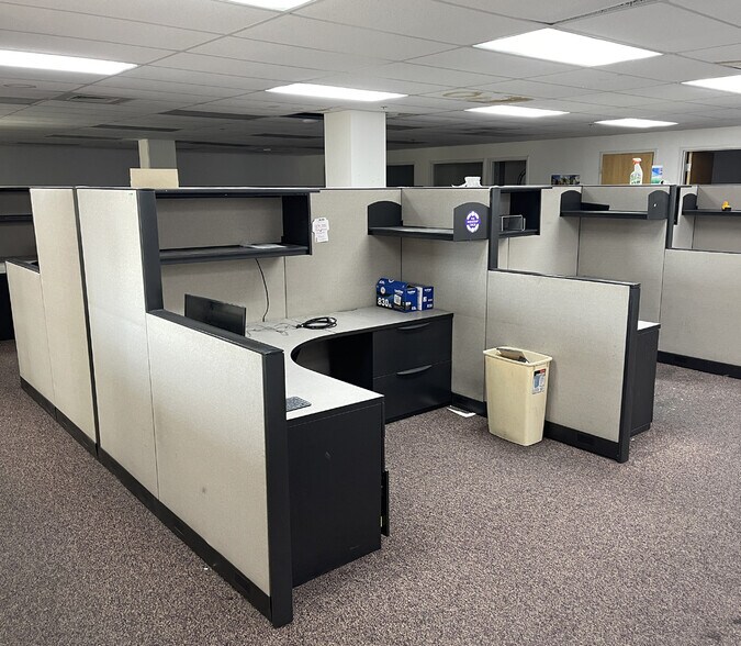 More Photos Of 1225 E West Maple Rd, Walled Lake Manufacturing For Lease
