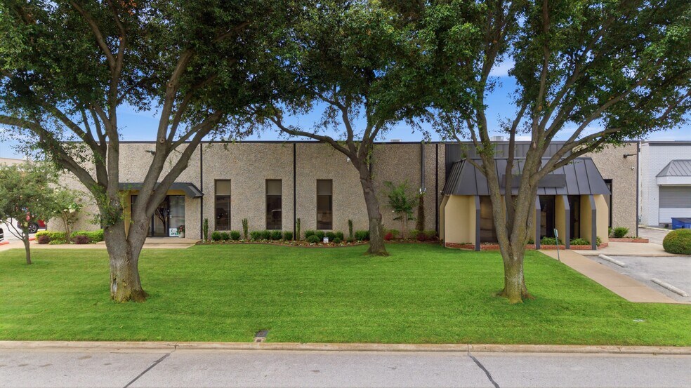 More Photos Of 3130-3140 Towerwood Dr, Farmers Branch Light Manufacturing For Lease