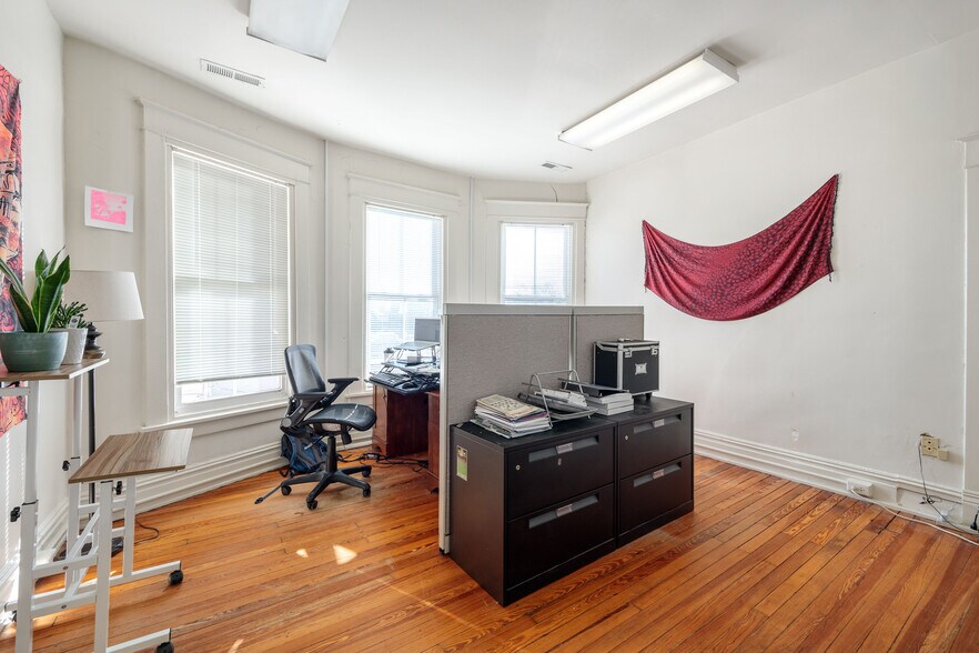 More Photos Of 1431 W Main St, Richmond Office For Lease