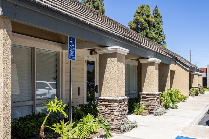 More Photos Of 1516 Brookhollow Dr, Santa Ana Medical For Lease