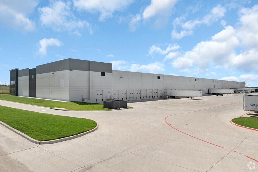 More Photos Of 4521 N US Highway 67, Midlothian Distribution For Sale