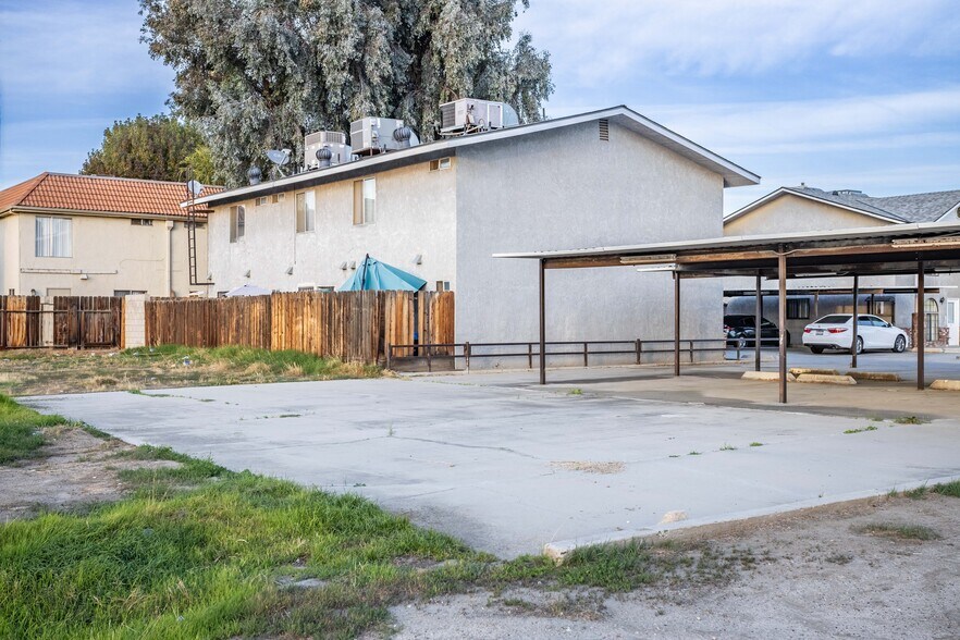 More Photos Of 4023 O St, Bakersfield Apartments For Sale