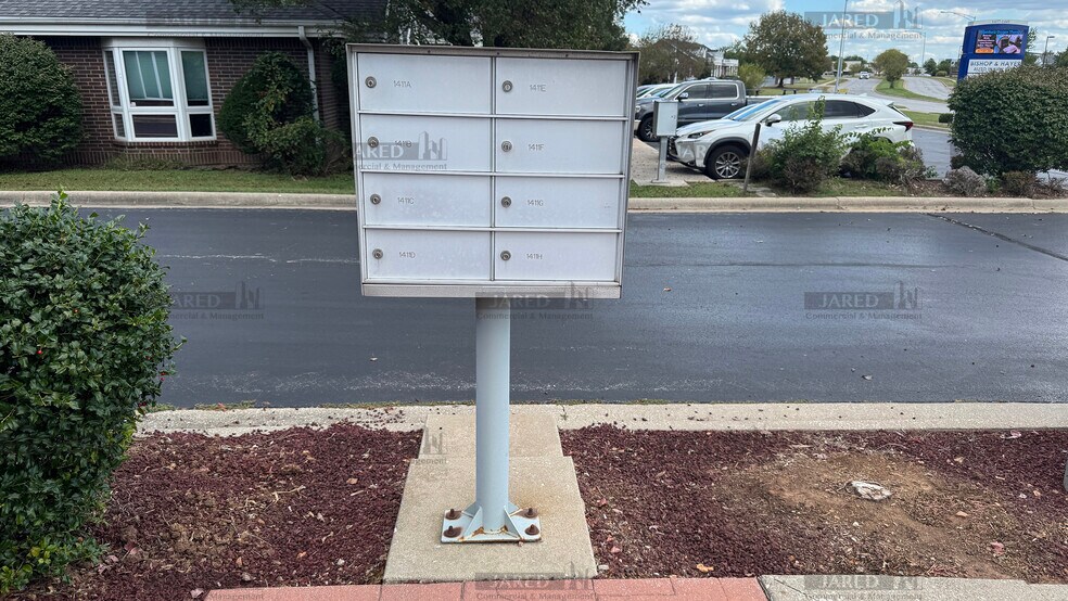 More Photos Of 1411 E Primrose St, Springfield Office For Lease