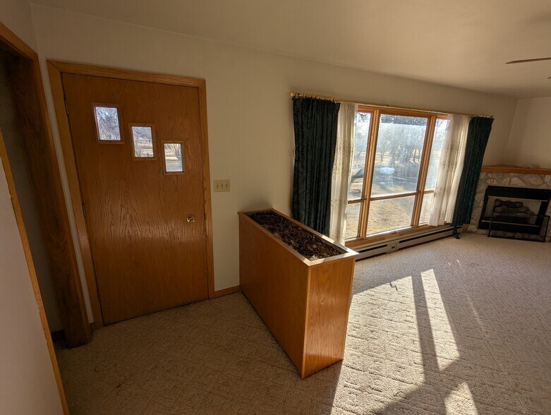 More Photos Of 340 Elm St E, Canova Sports And Entertainment For Sale