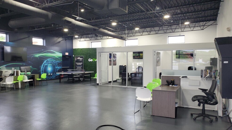 More Photos Of 1529 Rand Rd, Des Plaines Auto Dealership For Lease