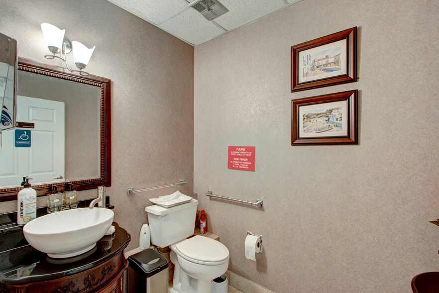 More Photos Of 4327 Mundy Mill Rd, Oakwood Office Residential For Sale