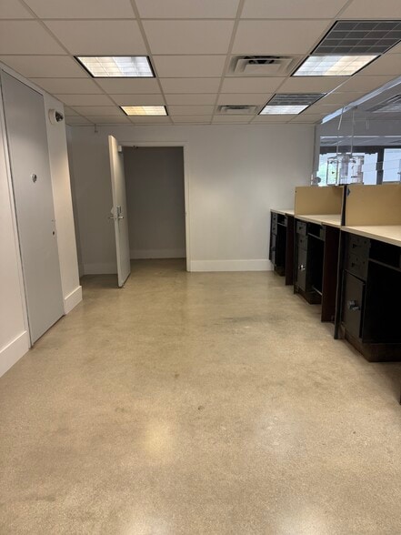 More Photos Of 2434 Hollywood Blvd, Hollywood Office For Sale