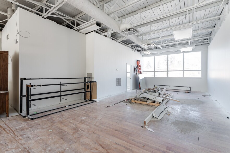 More Photos Of 10552-10554 82nd Ave NW, Edmonton Storefront For Lease