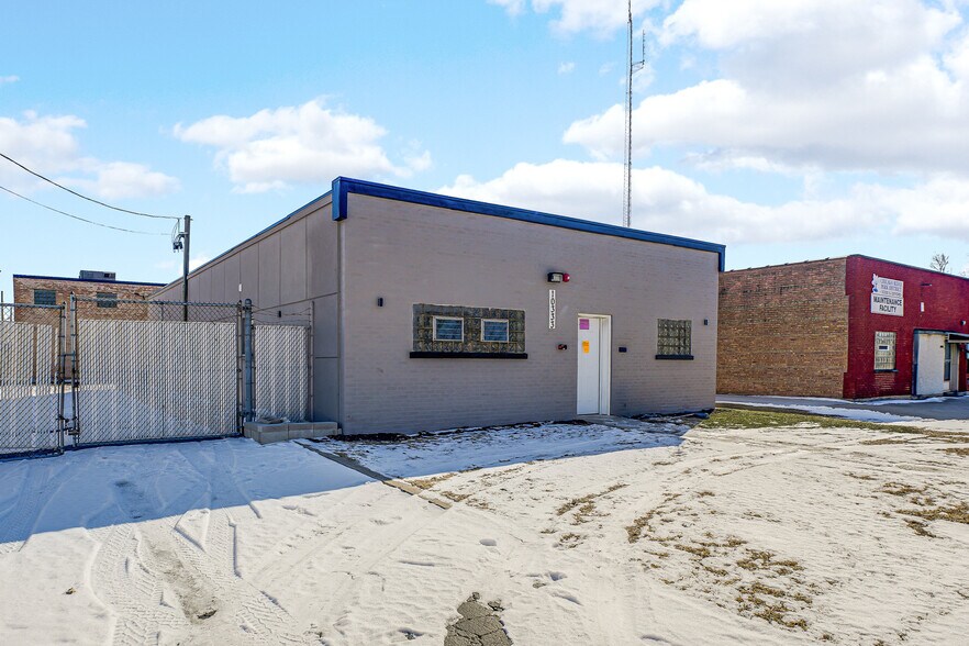 Primary Photo Of 10333 Oxford Ave, Chicago Ridge Warehouse For Sale