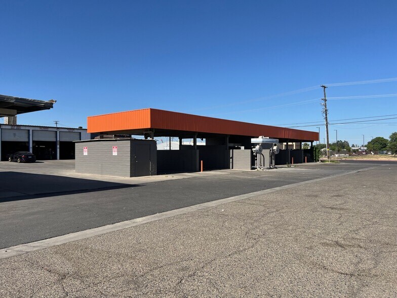 Primary Photo Of 1200 N Ben Maddox Way, Visalia Carwash For Sale