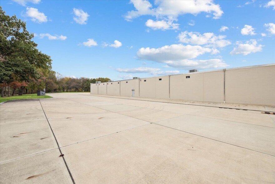 More Photos Of 3087 E Us 22, Somerville Manufacturing For Lease