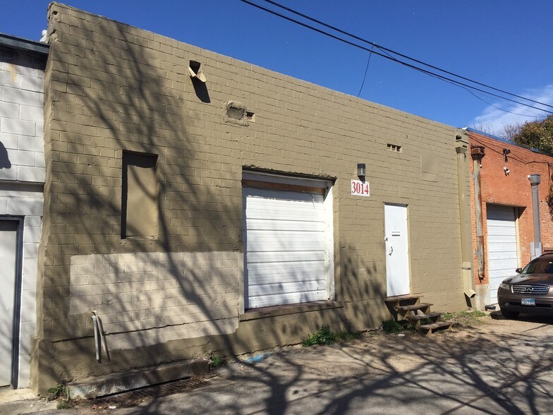 More Photos Of 3014 Commerce St, Dallas General Retail For Lease