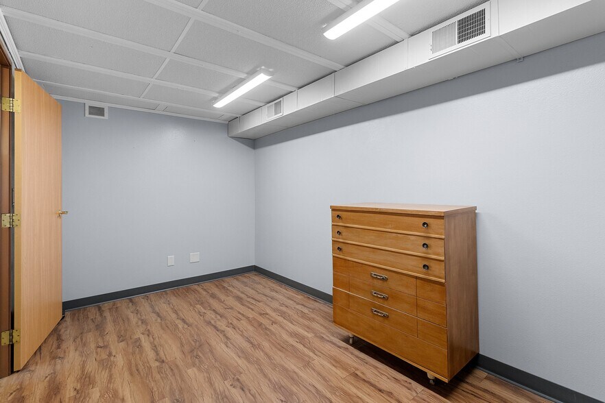 More Photos Of 1604 Washington St, Two Rivers Storefront For Sale