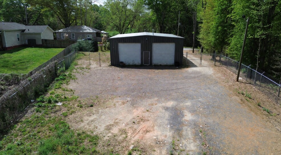 More Photos Of 205 AVENUE C, Carrollton Warehouse For Lease