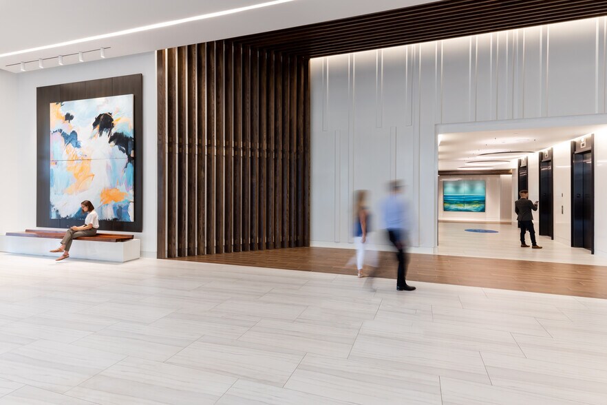 More Photos Of 300 S Orange Ave, Orlando Office For Lease