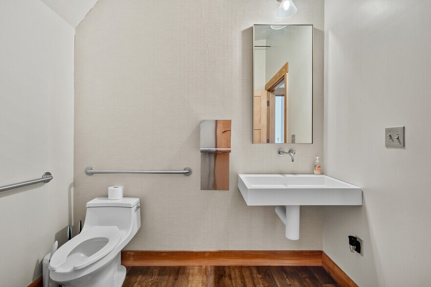 More Photos Of 720 Poyntz Ave, Manhattan Office For Sale