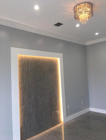 More Photos Of 2704-2870 S Park Rd, Hallandale Beach Warehouse For Lease