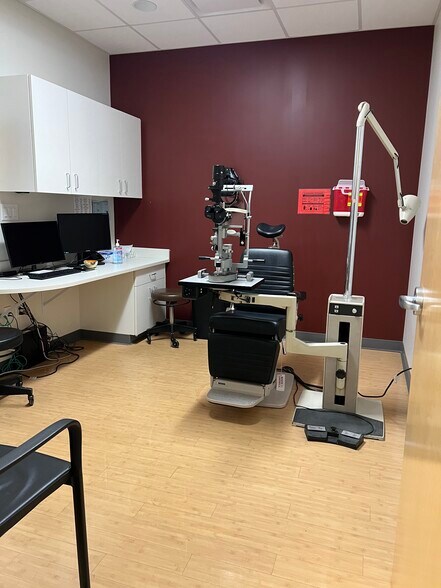 More Photos Of 12106 Tesson Ferry Rd, Saint Louis Medical For Sale