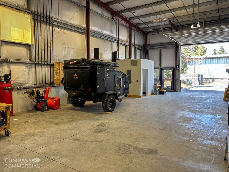 More Photos Of 63075 Crusher Ave, Bend Manufacturing For Sale