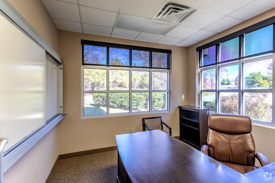 More Photos Of 133 River Park Rd, Mooresville Office For Sale
