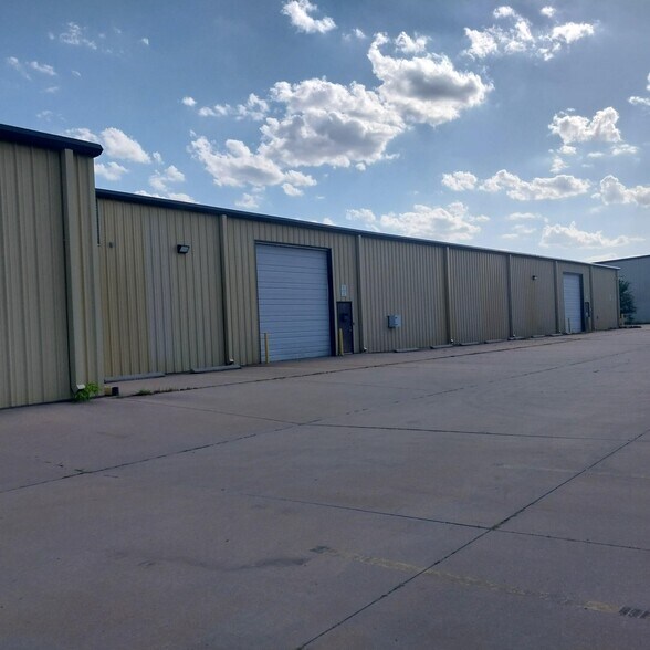 More Photos Of 2710 W Pawnee St, Wichita Manufacturing For Sale