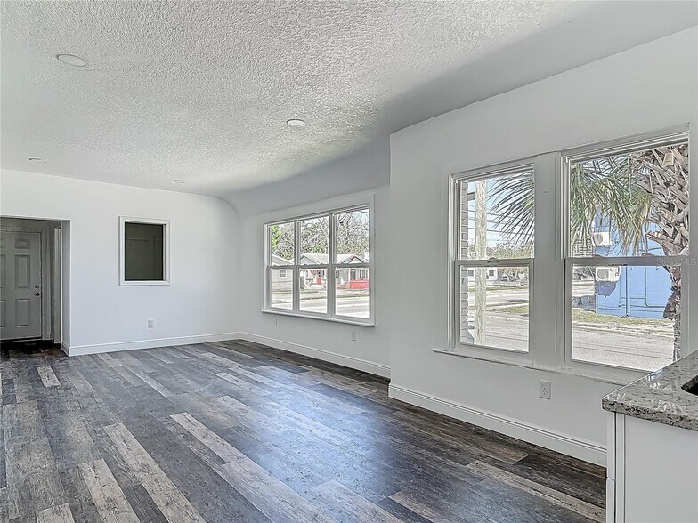More Photos Of 547 N Ridgewood Ave, Daytona Beach Office For Lease