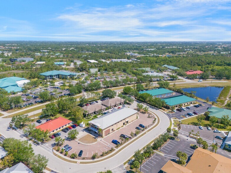 More Photos Of 5261 Paylor Ln, Sarasota Freestanding For Lease