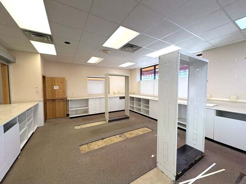 More Photos Of 601 Minnesota Ave, Walker General Retail For Lease