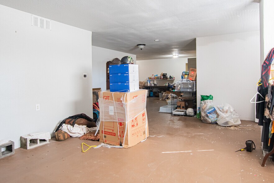 More Photos Of 220 Davenport Blvd, Davenport General Retail For Sale